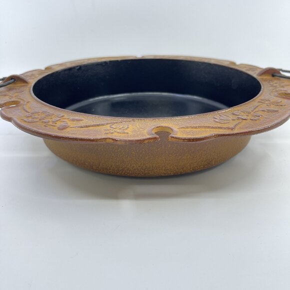 vintage japanese cast iron pan with ornate floral embossing & handles - Picture 3 of 7